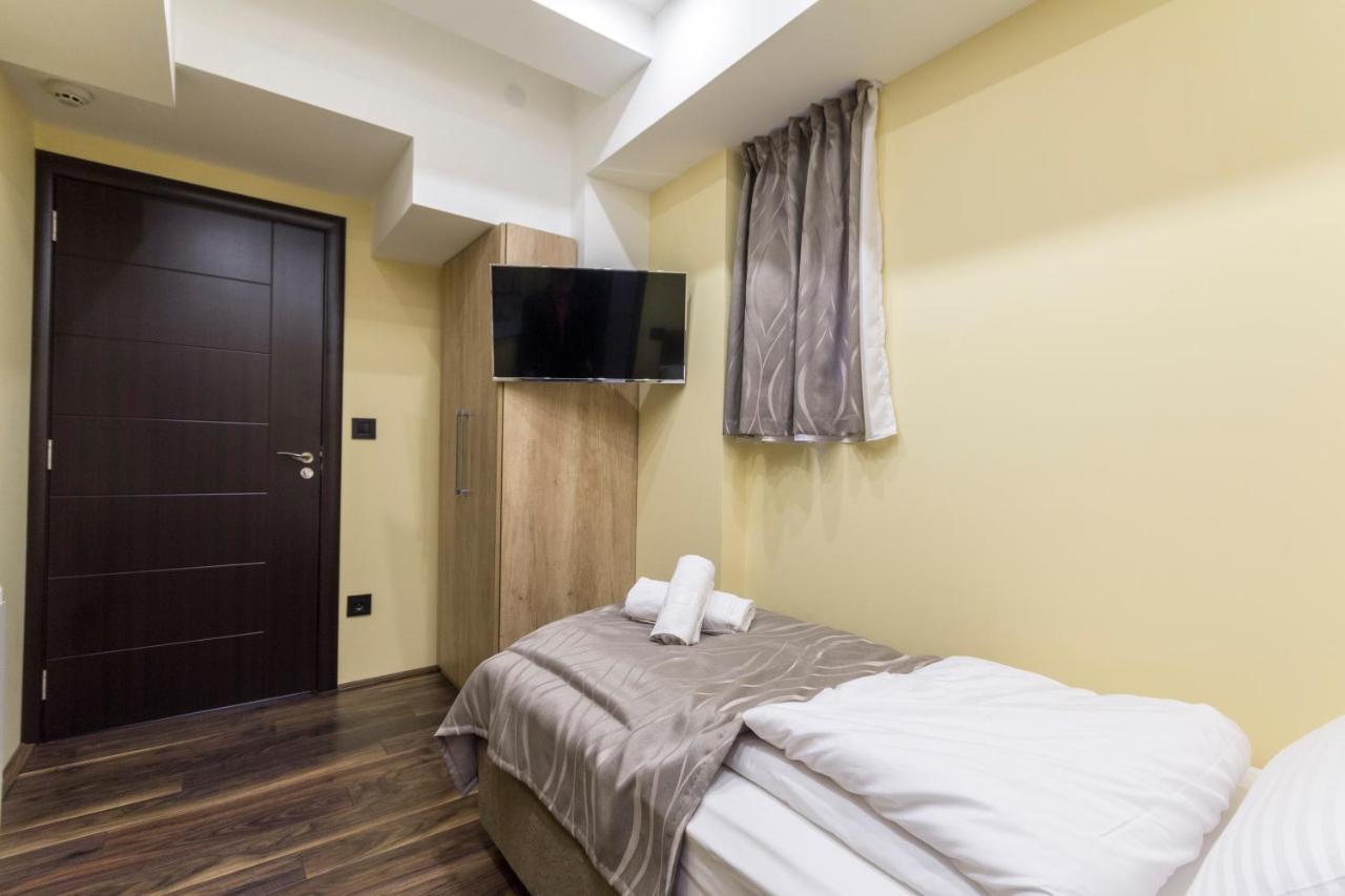 Madison Inn Suites - Wilson'S Square Βελιγράδι Εξωτερικό φωτογραφία